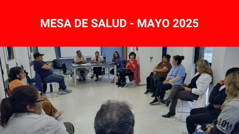 Mesa de trabajo colaborativa abordando los desafíos y avances para mejorar la Salud en Comuna 8